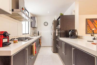 Apartamento de 2 alcobas en venta en Santa Barbara Central, Bogotá, 119 m² · foto 6 de 13