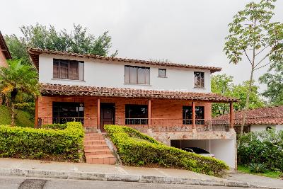 Casa de 3 alcobas en venta en El Poblado, Medellín, 452 m² · foto 2 de 15