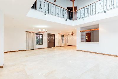 Casa de 3 alcobas en venta en El Poblado, Medellín, 452 m² · foto 3 de 15