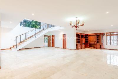Casa de 3 alcobas en venta en El Poblado, Medellín, 452 m² · foto 4 de 15