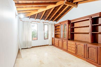 Casa de 3 alcobas en venta en El Poblado, Medellín, 452 m² · foto 9 de 15