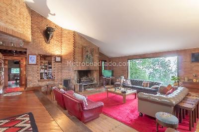 Casa de 3 alcobas en venta en Colinas De Suba, Bogotá, 536 m² · foto 2 de 20