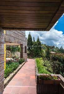 Casa de 4 alcobas en venta en Loma Del Escobero, Envigado, 387 m² · foto 19 de 20