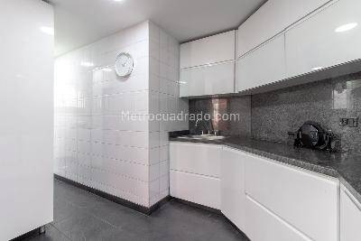 Apartamento de 2 alcobas en venta en Chico Navarra, Bogotá, 150 m² · foto 9 de 20
