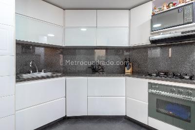 Apartamento de 2 alcobas en venta en Chico Navarra, Bogotá, 150 m² · foto 10 de 20