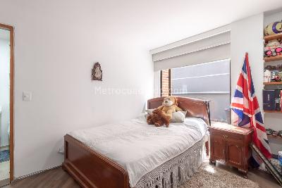 Apartamento de 2 alcobas en venta en Chico Navarra, Bogotá, 150 m² · foto 14 de 20