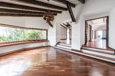 Casa de 3 alcobas en venta en Santa Barbara Oriental, Bogotá, 345 m² · foto 2 de 20