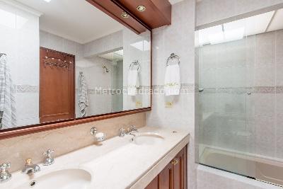 Apartamento de 3 alcobas en venta en Niza Norte, Bogotá, 196 m² · foto 14 de 20