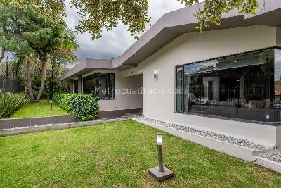 Casa de 5 alcobas en venta en Calatrava, Bogotá, 500 m² · foto 2 de 4
