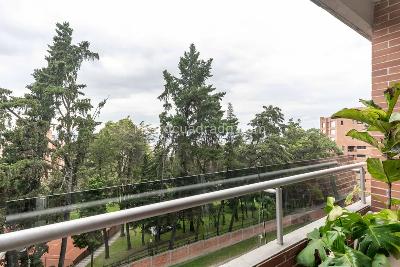 Apartamento de 2 alcobas en venta en Los Rosales, Bogotá, 142 m² · foto 7 de 19