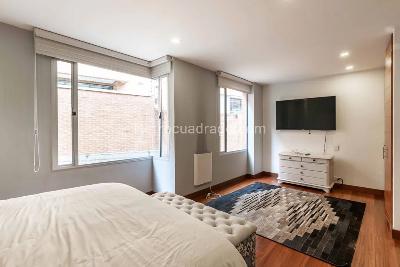 Apartamento de 2 alcobas en venta en Los Rosales, Bogotá, 142 m² · foto 18 de 19