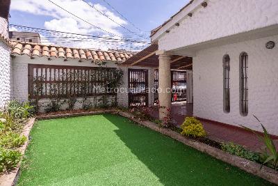 Casa de 4 alcobas en venta en Santa Ana Occidental, Bogotá, 250 m² · foto 2 de 18