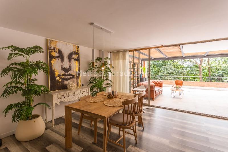 Stylish 3BR Apartment with Terrace in Loma De Los Balsos