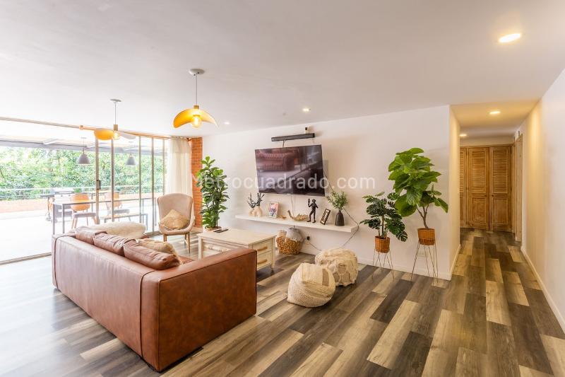 Stylish 3BR Apartment with Terrace in Loma De Los Balsos - 4