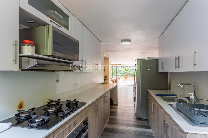 Stylish 3BR Apartment with Terrace in Loma De Los Balsos - 6