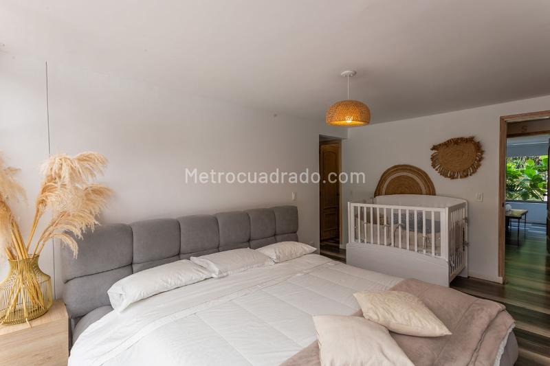 Stylish 3BR Apartment with Terrace in Loma De Los Balsos - 9