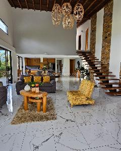 Casa de 4 alcobas en venta en Bello Cabecera Municipal, Bello, 280 m² · foto 3 de 13