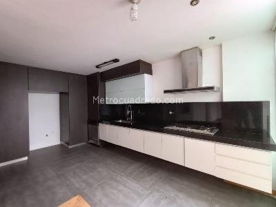 Apartamento de 3 alcobas en venta en Las Lomas 1, Medellín, 190 m² · foto 2 de 14