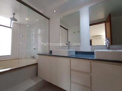 Apartamento de 3 alcobas en venta en Las Lomas 1, Medellín, 190 m² · foto 5 de 14