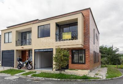 Casa de 3 alcobas en venta en Vereda Carmen De Viboral, Rionegro, 155 m² · foto 2 de 20