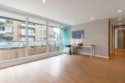 Apartamento de 3 alcobas en venta en Santa Barbara Oriental, Bogotá, 129 m² · foto 2 de 15