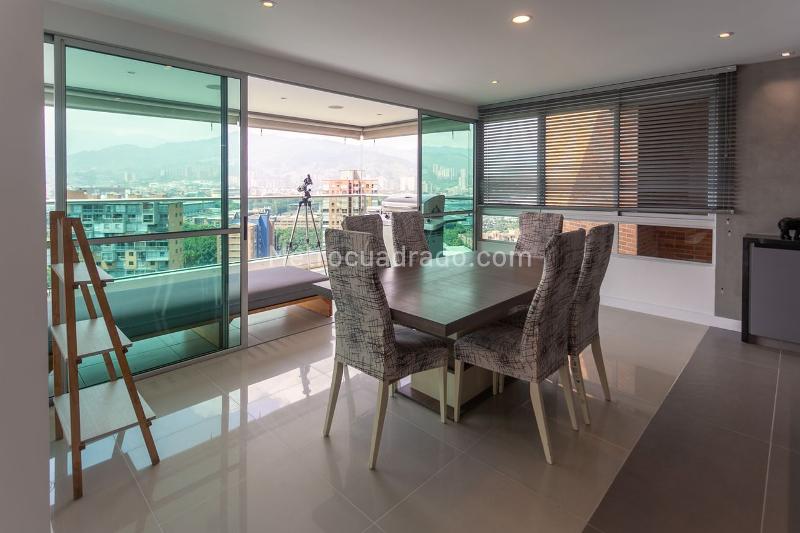 Penthouse Espectacular con Vistas a la Ciudad en Santa María de los Ángeles - 9