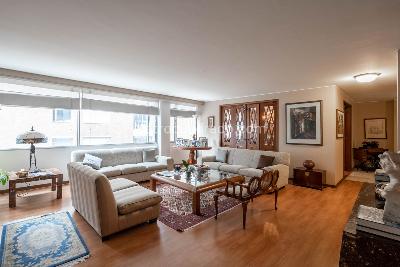 Apartamento de 3 alcobas en venta en Chico Norte, Bogotá, 202 m² · foto 2 de 20