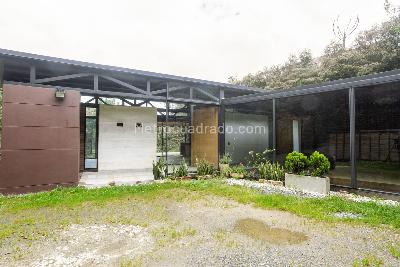 Casa de 3 alcobas en arriendo en Vereda Carrizales, Envigado, 320 m² · foto 4 de 20