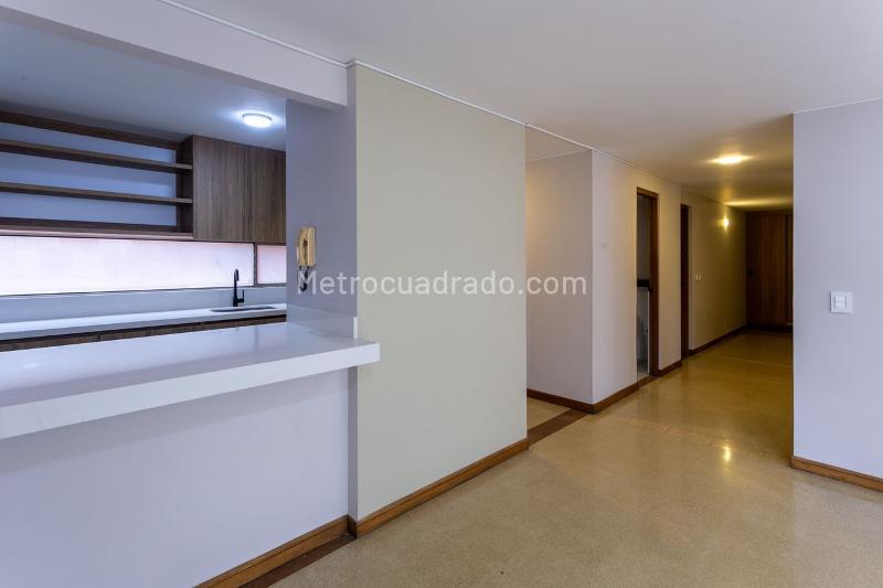 Stylish 2BR Apartment in El Poblado's Heart - 9