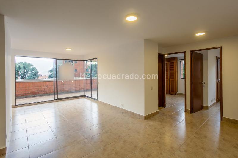 Apartamento de 3 Alcobas con Terraza en El Poblado