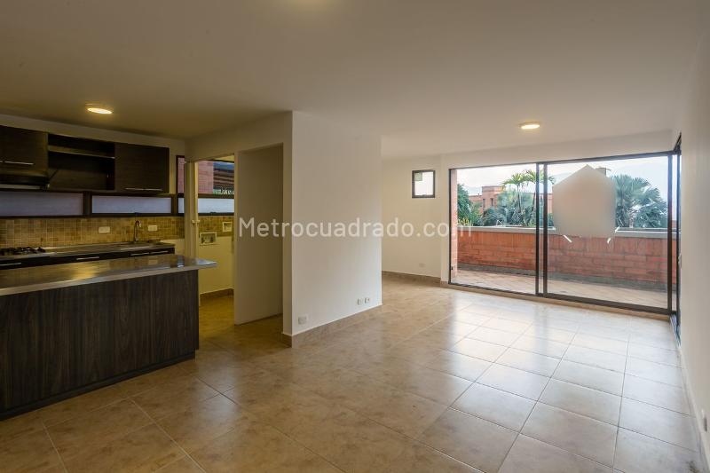 Apartamento de 3 Alcobas con Terraza en El Poblado - 2