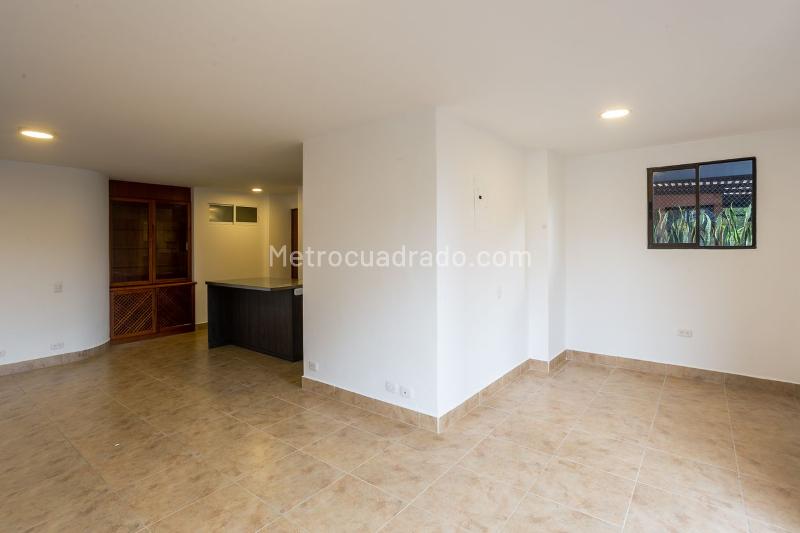 Apartamento de 3 Alcobas con Terraza en El Poblado - 4