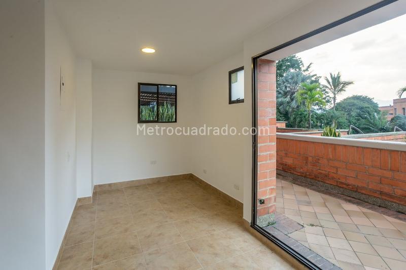 Apartamento de 3 Alcobas con Terraza en El Poblado - 6