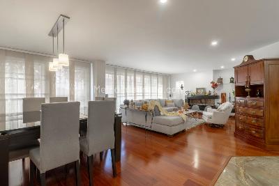 Apartamento de 2 alcobas en venta en Chico Navarra, Bogotá, 161 m² · foto 2 de 20