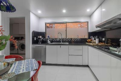 Apartamento de 2 alcobas en venta en Chico Navarra, Bogotá, 161 m² · foto 8 de 20