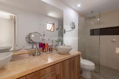Apartamento de 2 alcobas en venta en Chico Navarra, Bogotá, 161 m² · foto 19 de 20