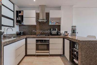 Apartamento en venta en Santa Barbara Occidental, Bogotá · foto 9 de 18