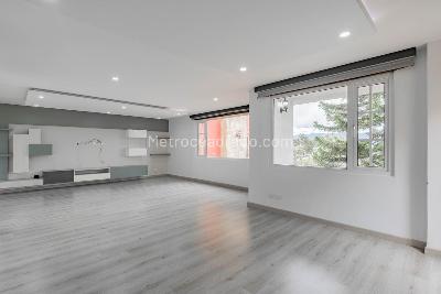 Casa de 4 alcobas en venta en Club De Los Lagartos, Bogotá, 268 m² · foto 2 de 20