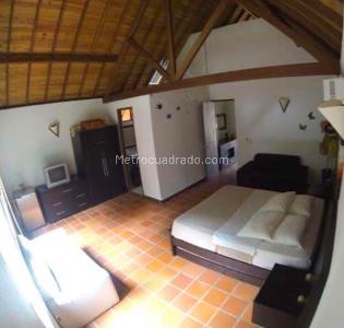 Casa de 3 alcobas en venta en Santa Fe, Medellín, 140 m² · foto 2 de 16