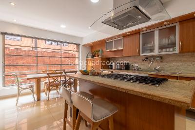 Apartamento de 4 alcobas en venta en Chico Reservado, Bogotá, 400 m² · foto 11 de 20