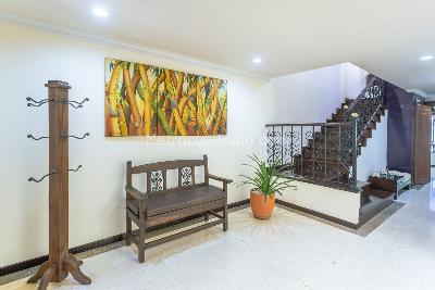 Casa de 5 alcobas en venta en El Poblado, Medellín, 268 m² · foto 2 de 20
