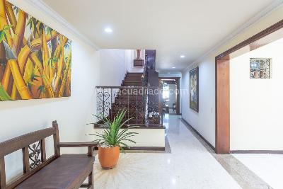 Casa de 5 alcobas en venta en El Poblado, Medellín, 268 m² · foto 4 de 20