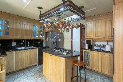 Casa de 5 alcobas en venta en El Poblado, Medellín, 268 m² · foto 10 de 20
