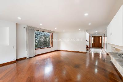 Casa de 5 alcobas en venta en San Jose De Bavaria, Bogotá, 416 m² · foto 2 de 20