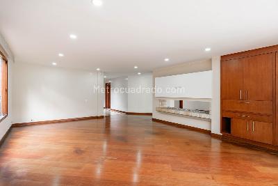 Casa de 5 alcobas en venta en San Jose De Bavaria, Bogotá, 416 m² · foto 4 de 20