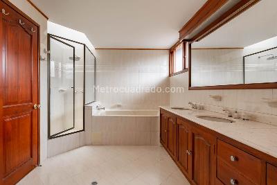 Casa de 5 alcobas en venta en San Jose De Bavaria, Bogotá, 416 m² · foto 18 de 20