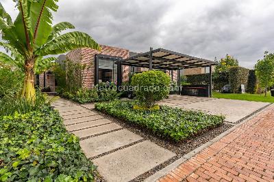 Casa de 3 alcobas en venta en San Jacinto, Chía, 385 m² · foto 2 de 20