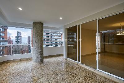 Apartamento en venta en El Poblado, Medellín · foto 3 de 20
