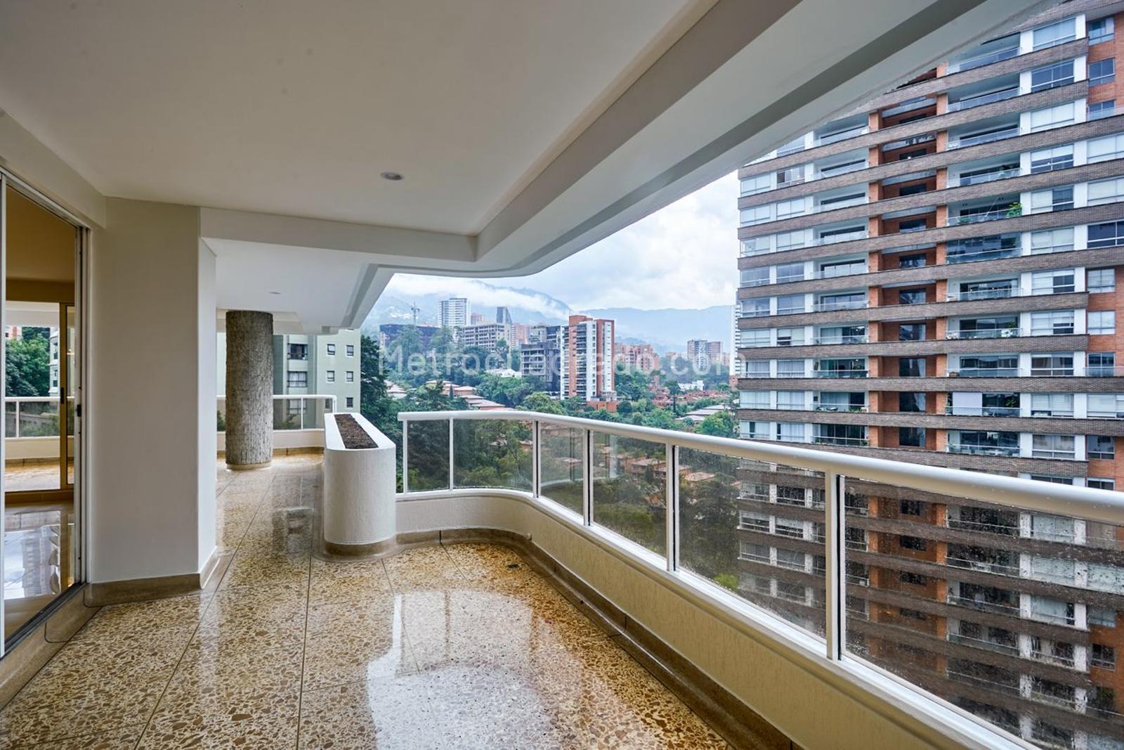 Apartamento de 3 habitaciones en arriendo en El Poblado, Medellín — imagen 1 de 20
