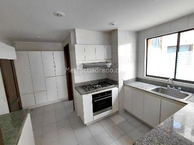 Apartamento de 3 alcobas en venta en Chico Norte Iii Sector, Bogotá, 147 m² · foto 10 de 20
